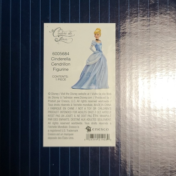 Disney Cinderella Courte de Force Resin Figure - Picture 2 of 3